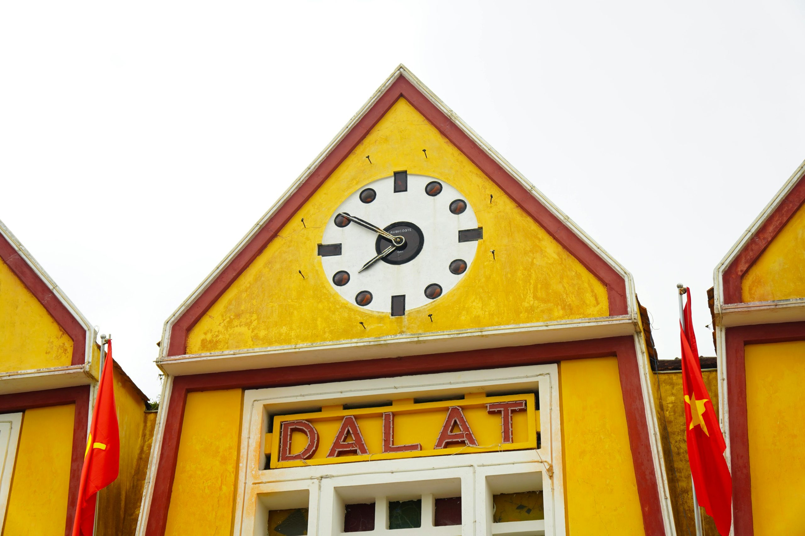 Building Accurate Timekeeping Circuits with Crystal Oscillators