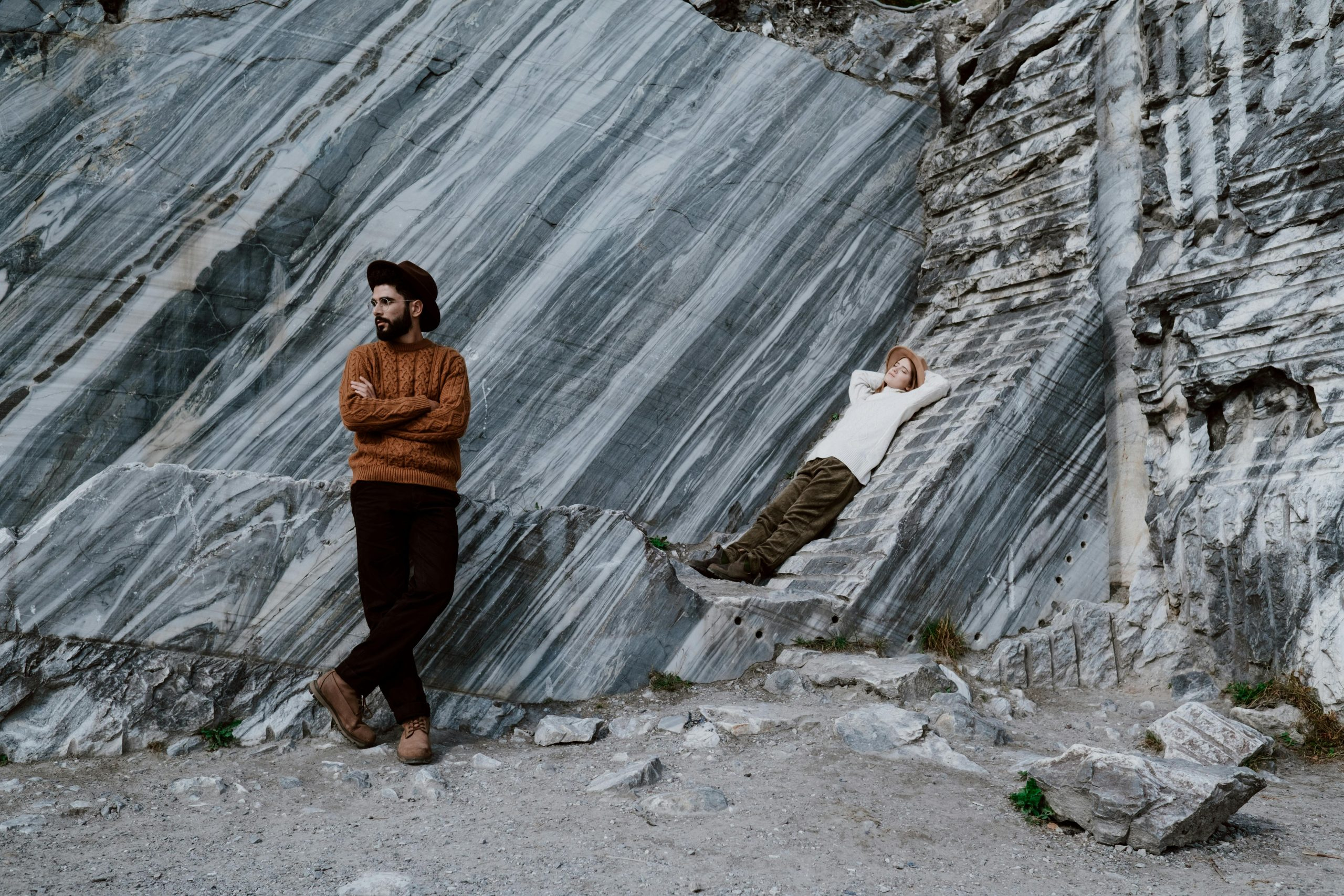 Understanding the Dynamics of Fashion Blogging and Editorial Content